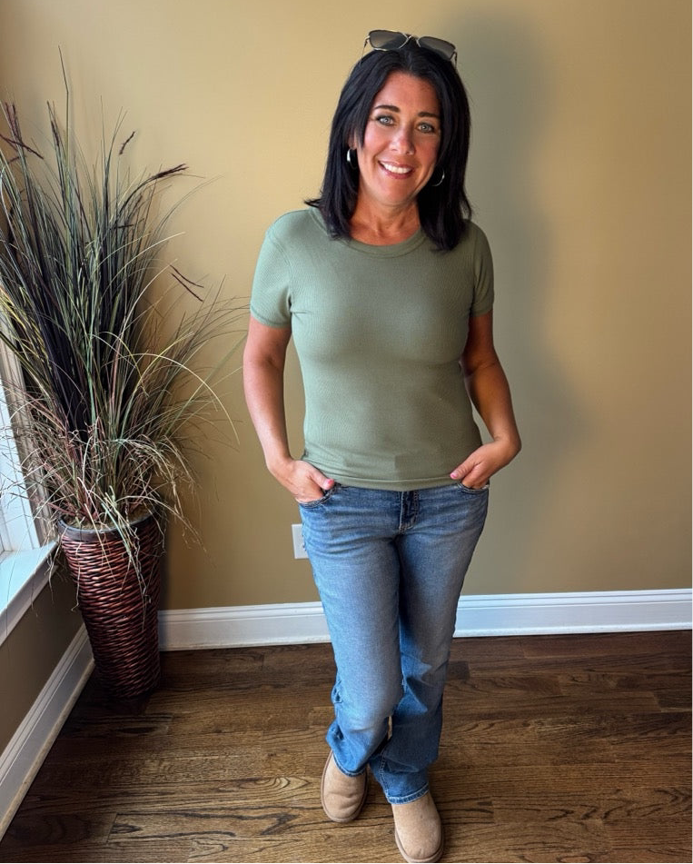 Lazy Days Tee (beige, olive, black)