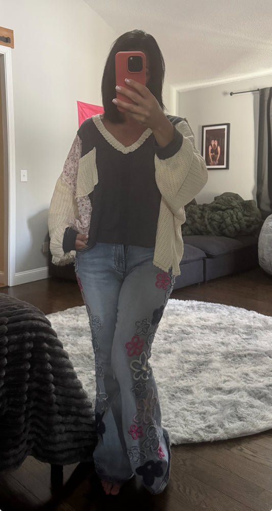 Vienna V-Neck Floral Patch Ribbed Knit Top
